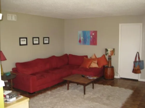 $1,625 | 706 West 34th Street, Unit 201, Austin, TX 78705