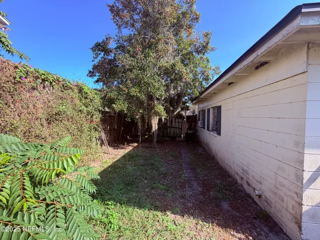 a view of a back yard with green space