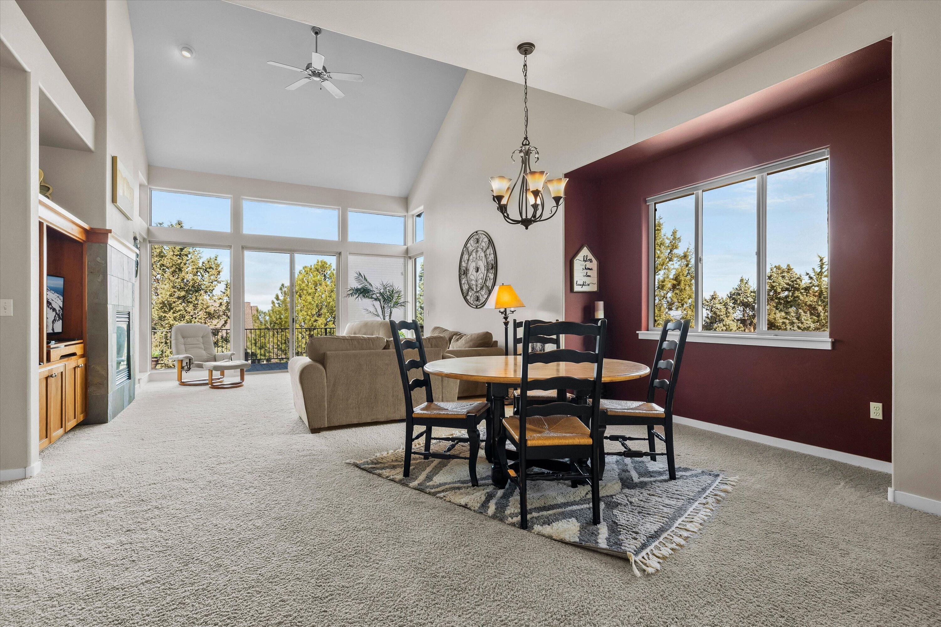 10879 Village Loop Redmond, OR 97756 - Photo 4 of 37 Dining area
