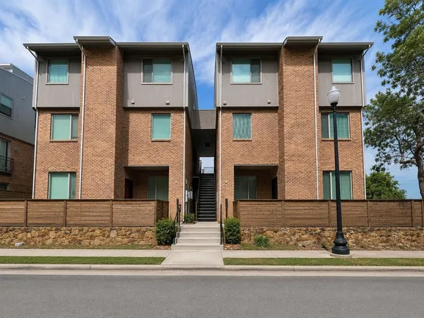 $2,295 | 1320 May Street, Unit 200, Fort Worth, TX 76104