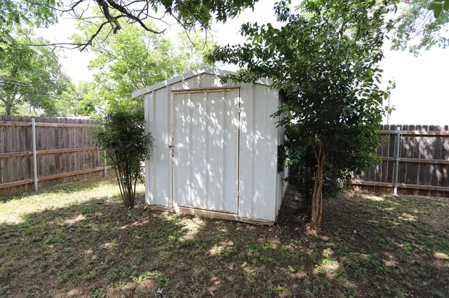 $200,000 | 1020 Adams Avenue, McGregor, TX 76657