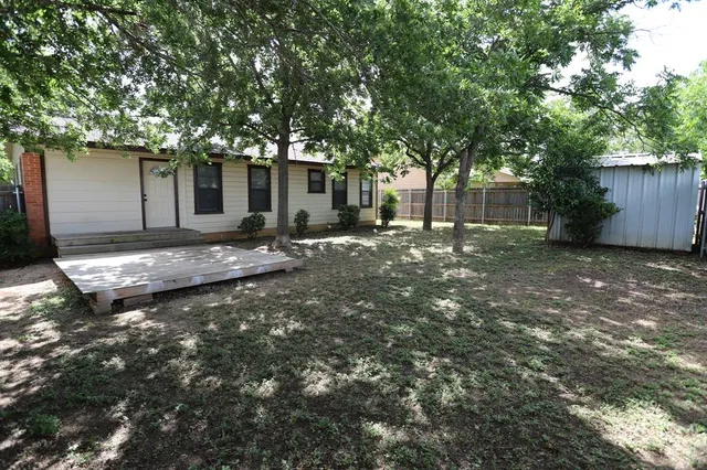 $200,000 | 1020 Adams Avenue, McGregor, TX 76657