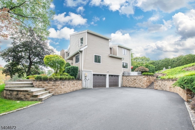 3 Harding Avenue North Caldwell, NJ 07006 - Photo 8 of 11