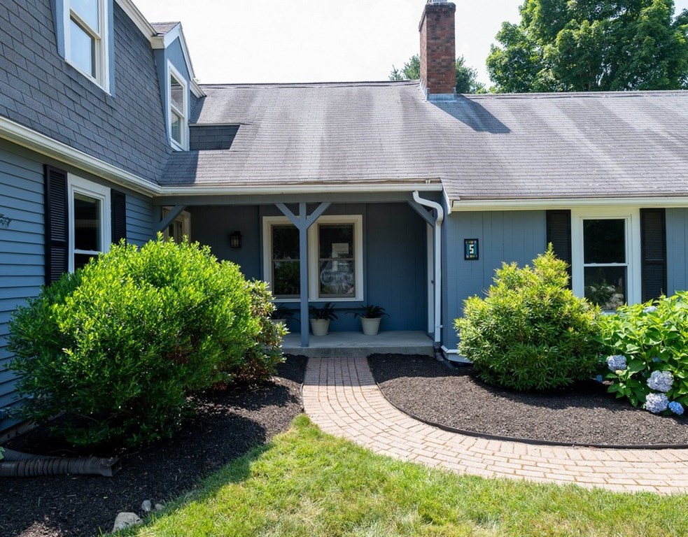 5 Crown Ridge Road Westborough, MA 01581 - Photo 3 of 42 Gallery Image 3