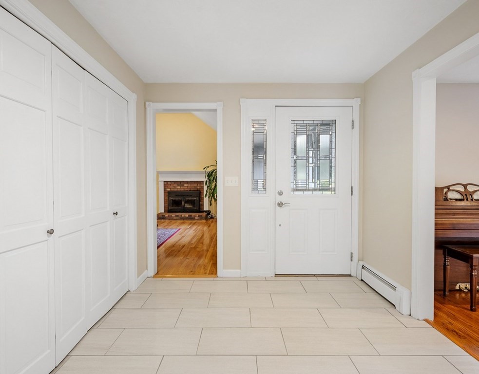 5 Crown Ridge Road Westborough, MA 01581 - Photo 5 of 42 Gallery Image 5