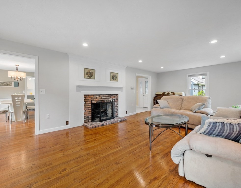5 Crown Ridge Road Westborough, MA 01581 - Photo 6 of 42 Gallery Image 6