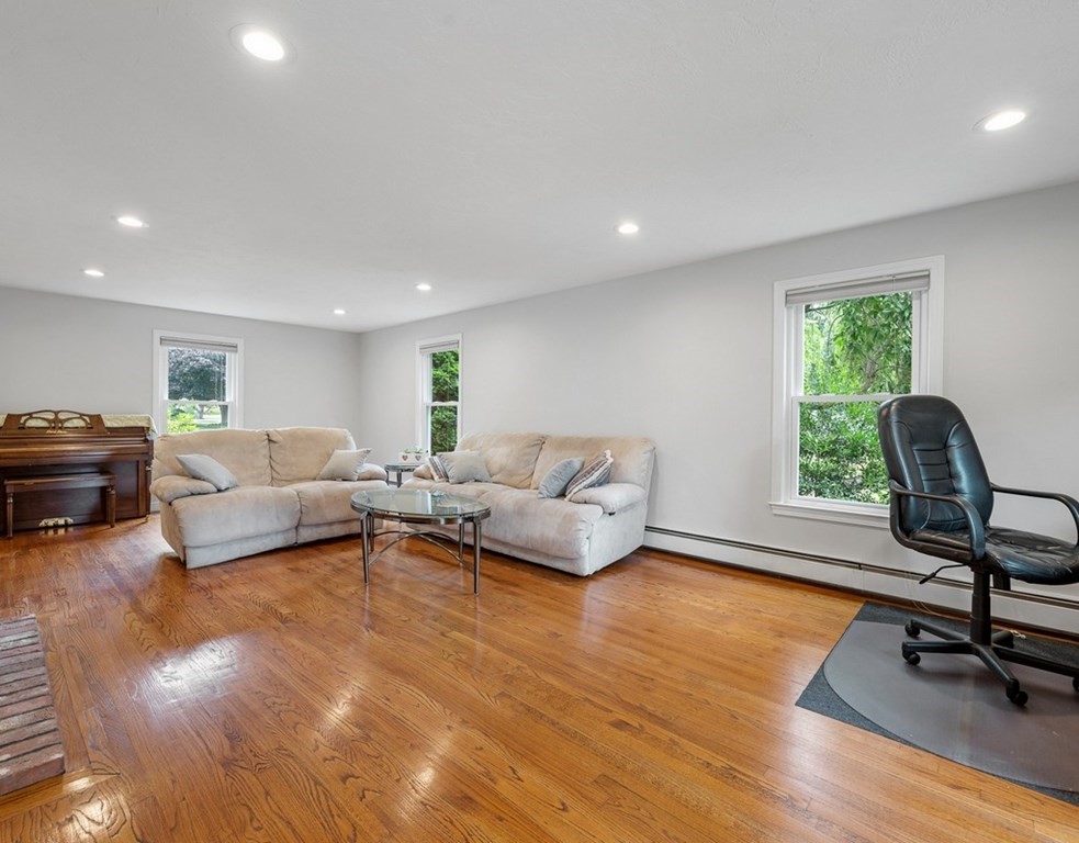 5 Crown Ridge Road Westborough, MA 01581 - Photo 7 of 42 Gallery Image 7