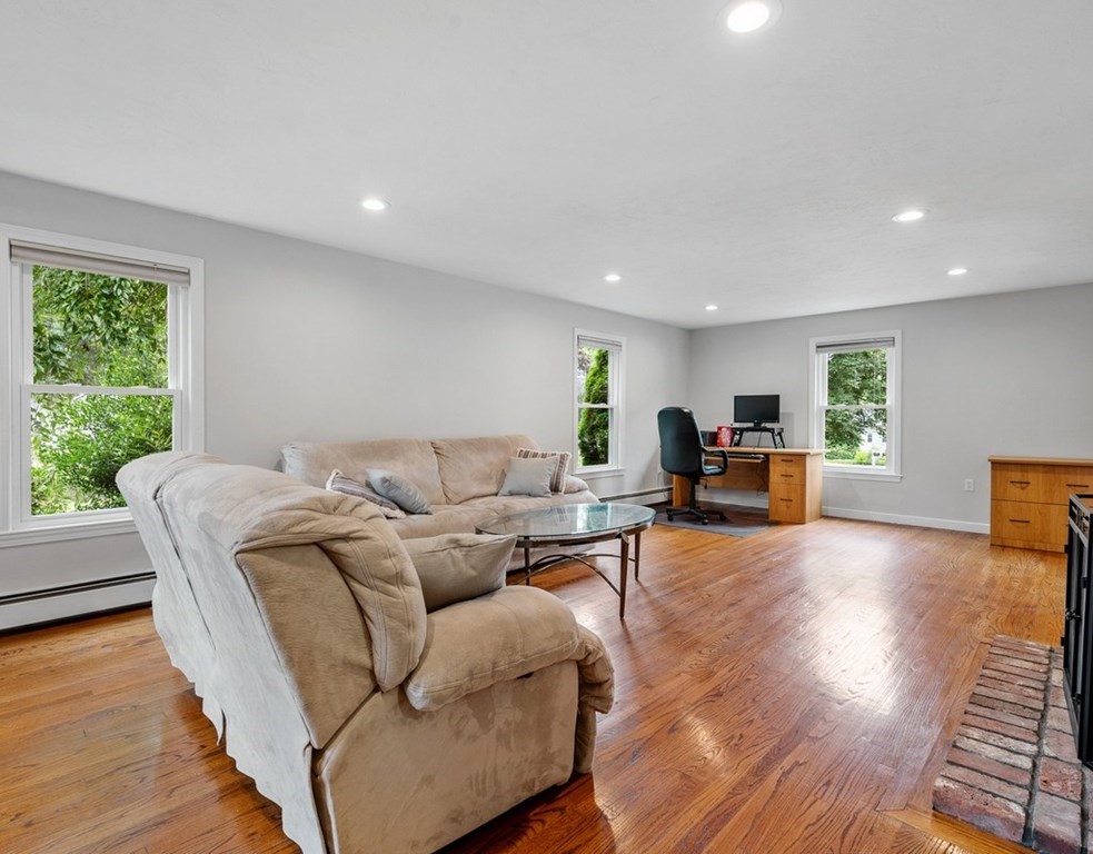 5 Crown Ridge Road Westborough, MA 01581 - Photo 8 of 42 Gallery Image 8