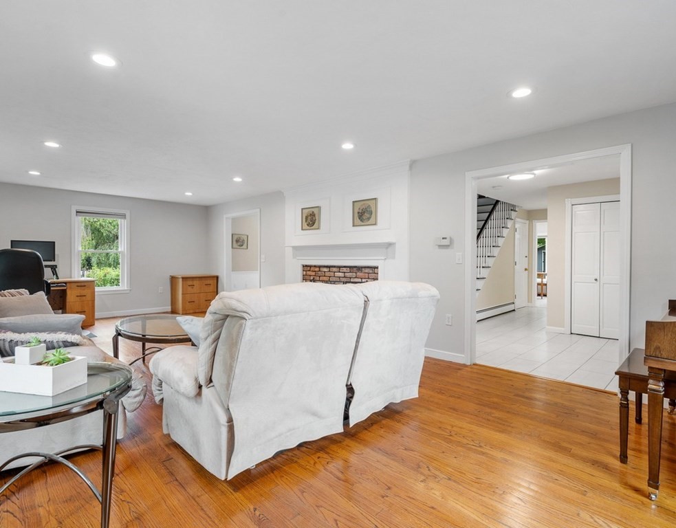5 Crown Ridge Road Westborough, MA 01581 - Photo 9 of 42 Gallery Image 9