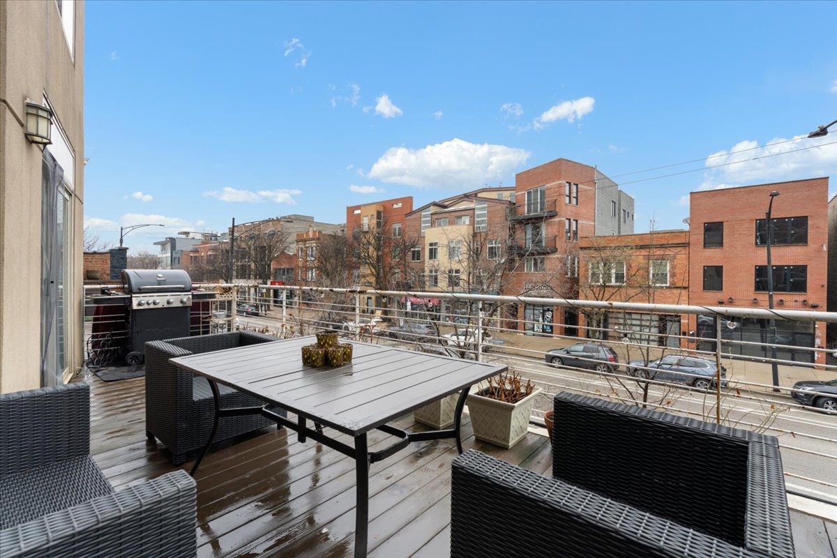 2121 West Division Street, Unit 1 Chicago, IL 60622 - Photo 17 of 18 a view of a terrace with sitting area