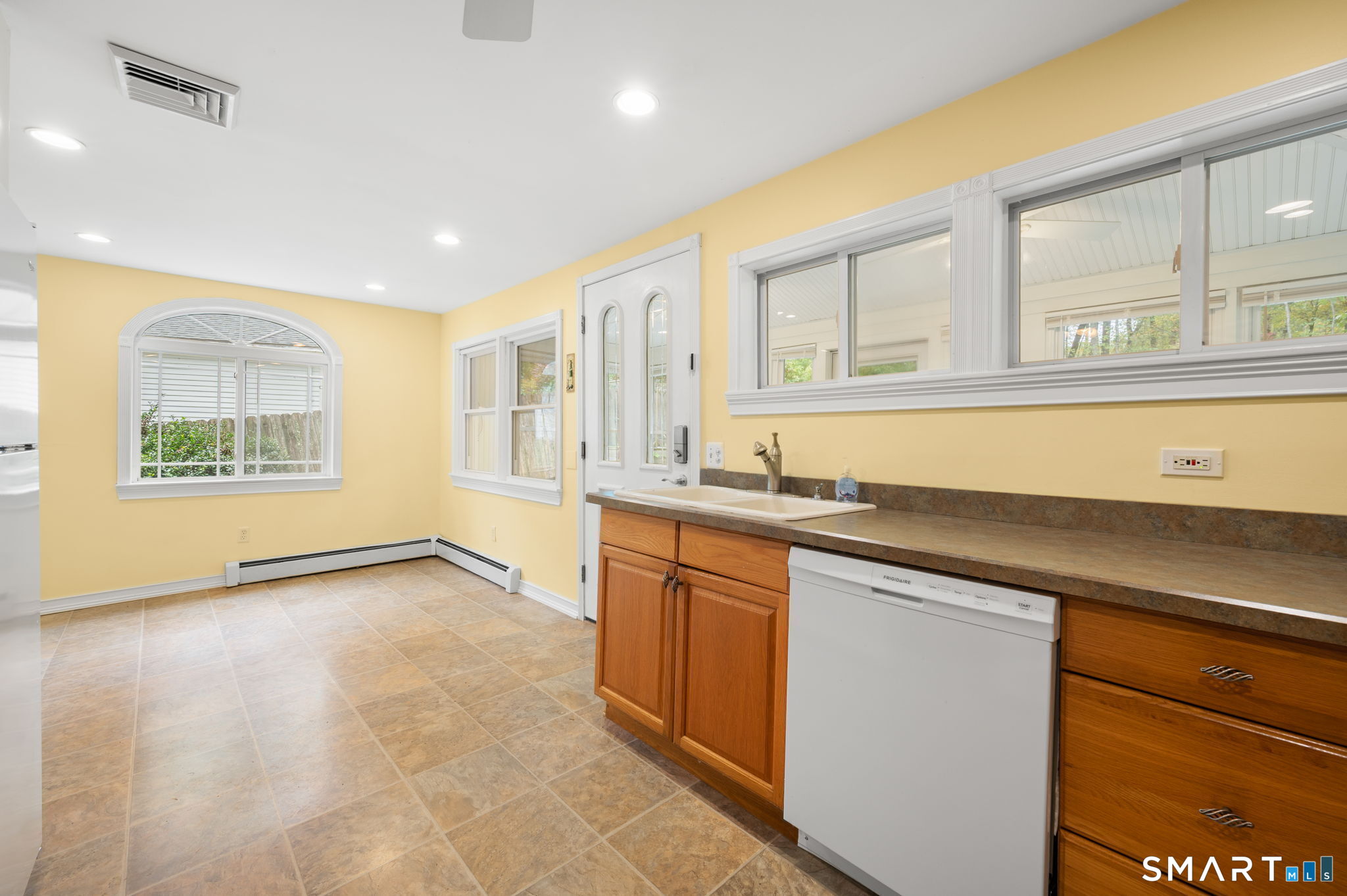 87 B Cottage Road Montville, CT 06370 - Photo 11 of 35