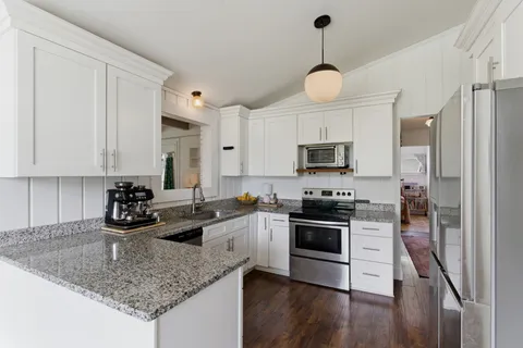 $374,900 | 99 Curtiswood Drive, Hendersonville, TN 37075