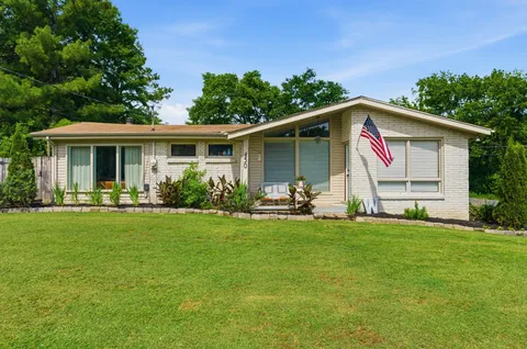 $374,900 | 99 Curtiswood Drive, Hendersonville, TN 37075