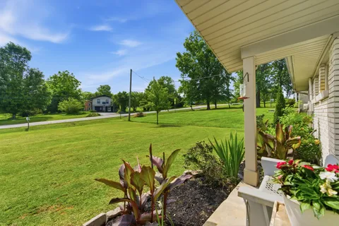 $374,900 | 99 Curtiswood Drive, Hendersonville, TN 37075
