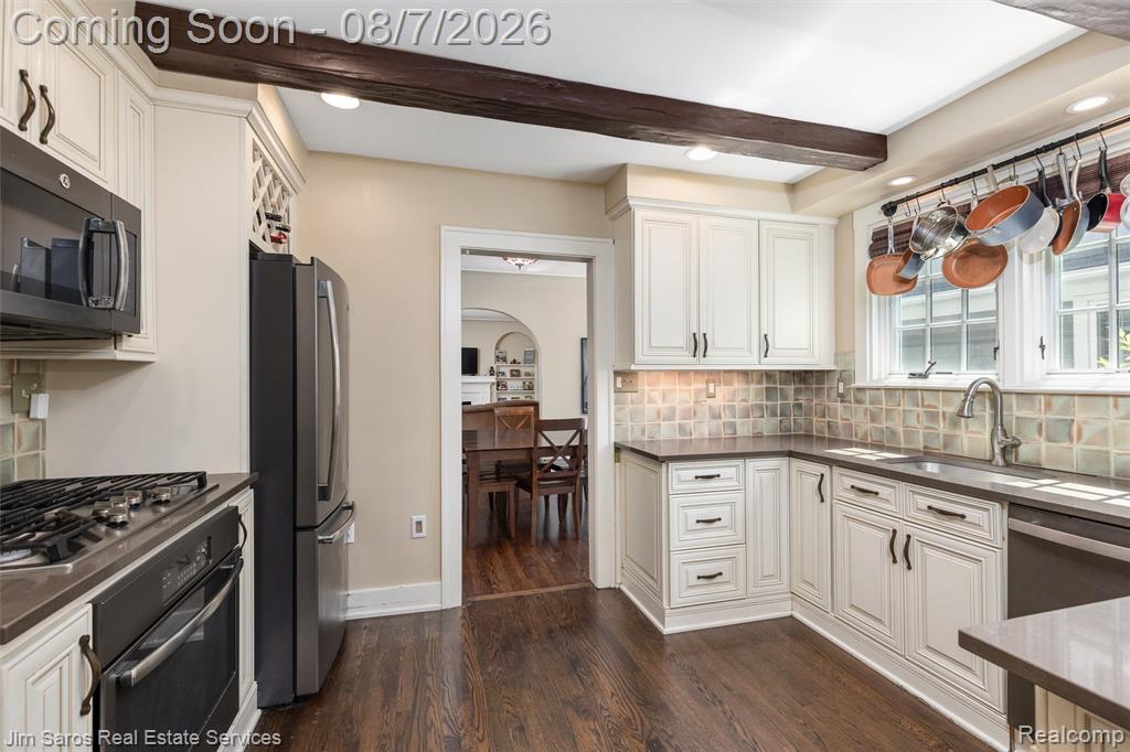 641 Fisher Road Grosse Pointe, MI 48230 - Photo 8 of 30 Gallery Image 8