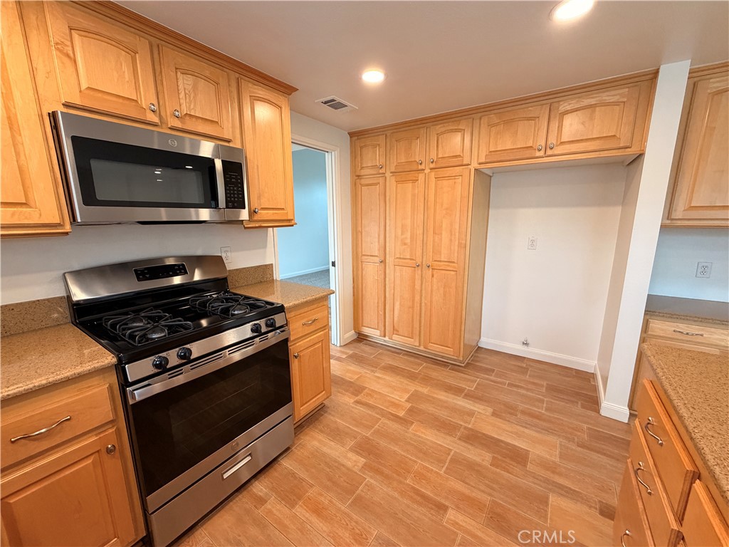 11341 Rancho La Brea Drive Riverside, CA 92505 - Photo 3 of 16 Kitchen