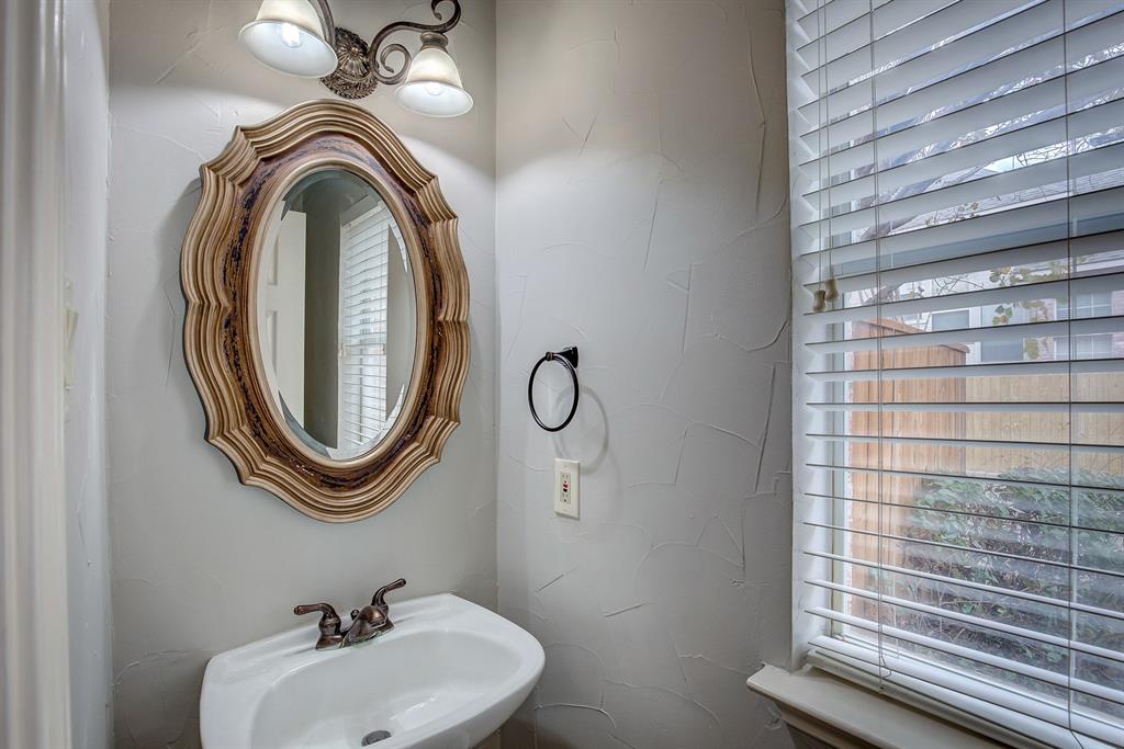 17951 Windflower Way Dallas, TX 75252 - Photo 8 of 40