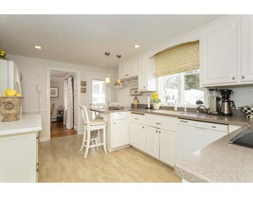 6 Richards Road Lynnfield, MA 01940 - Photo 11 of 30 Gallery Image 11