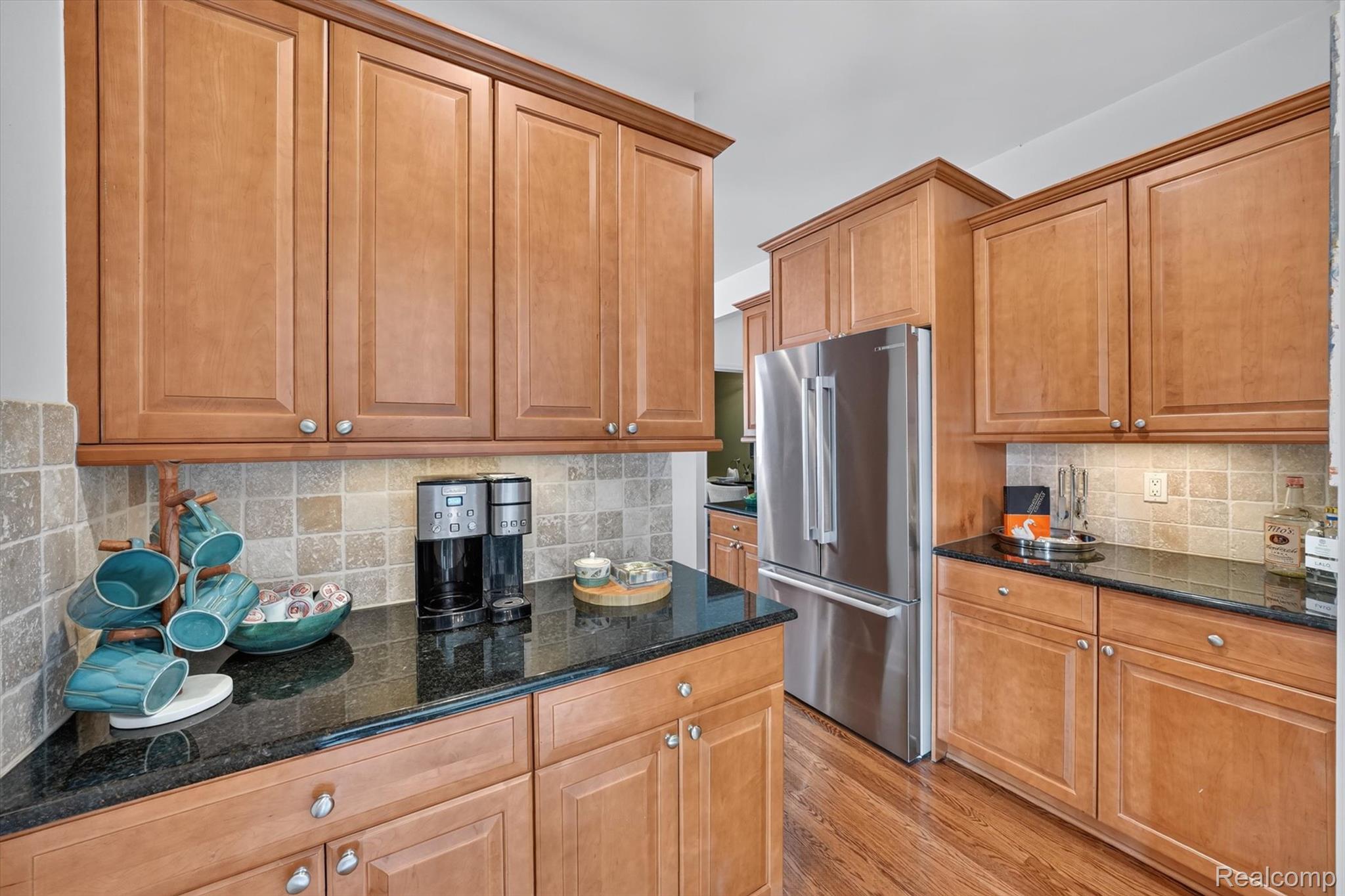 3804 Elk Drive Rochester, MI 48306 - Photo 26 of 75 Butler's pantry btwn. dining rm. and kitchen