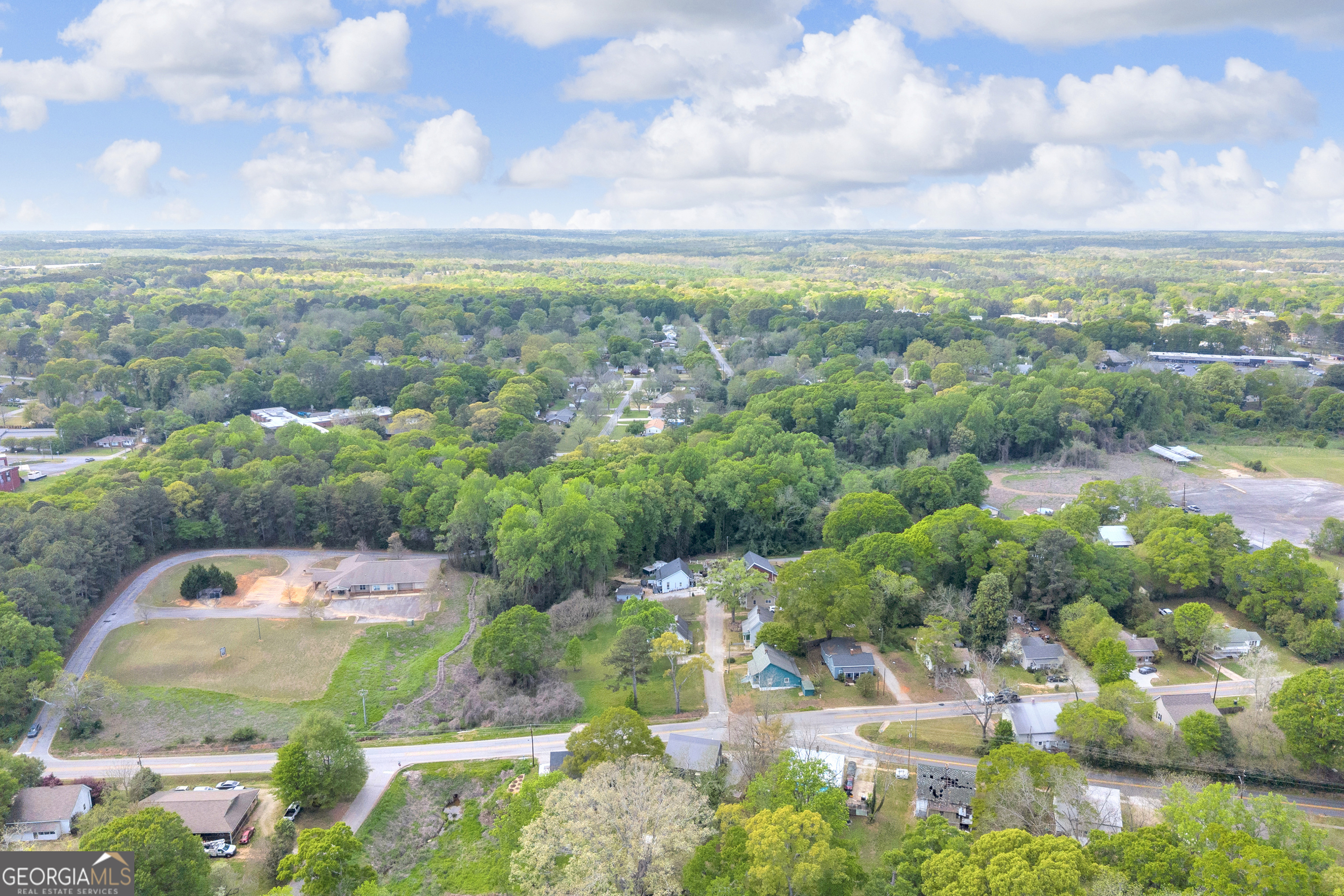 180 Liberty Circle Hartwell, GA 30643 - Photo 13 of 58 a view of a city