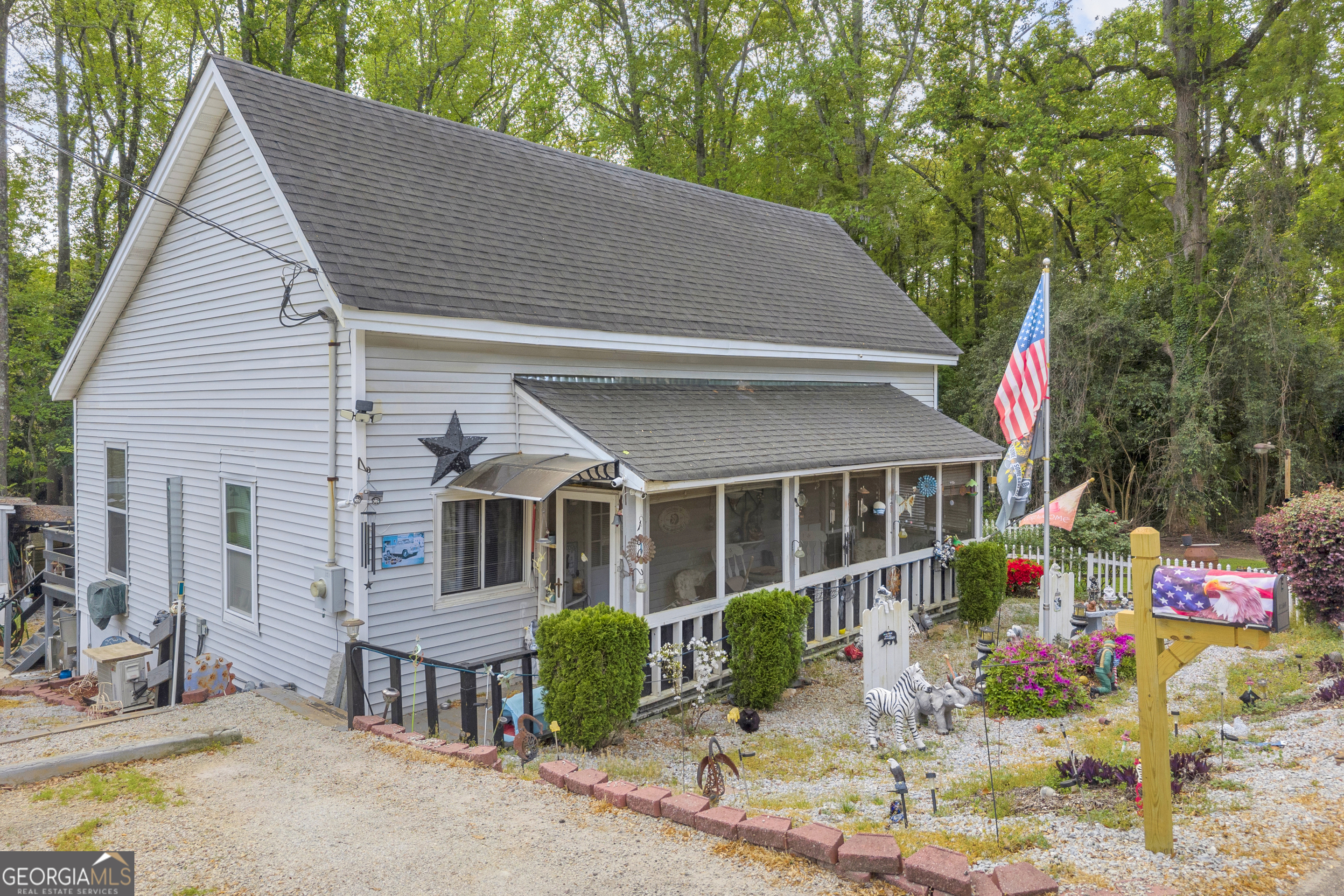 180 Liberty Circle Hartwell, GA 30643 - Photo 17 of 58 a front view of house with an outdoor seating