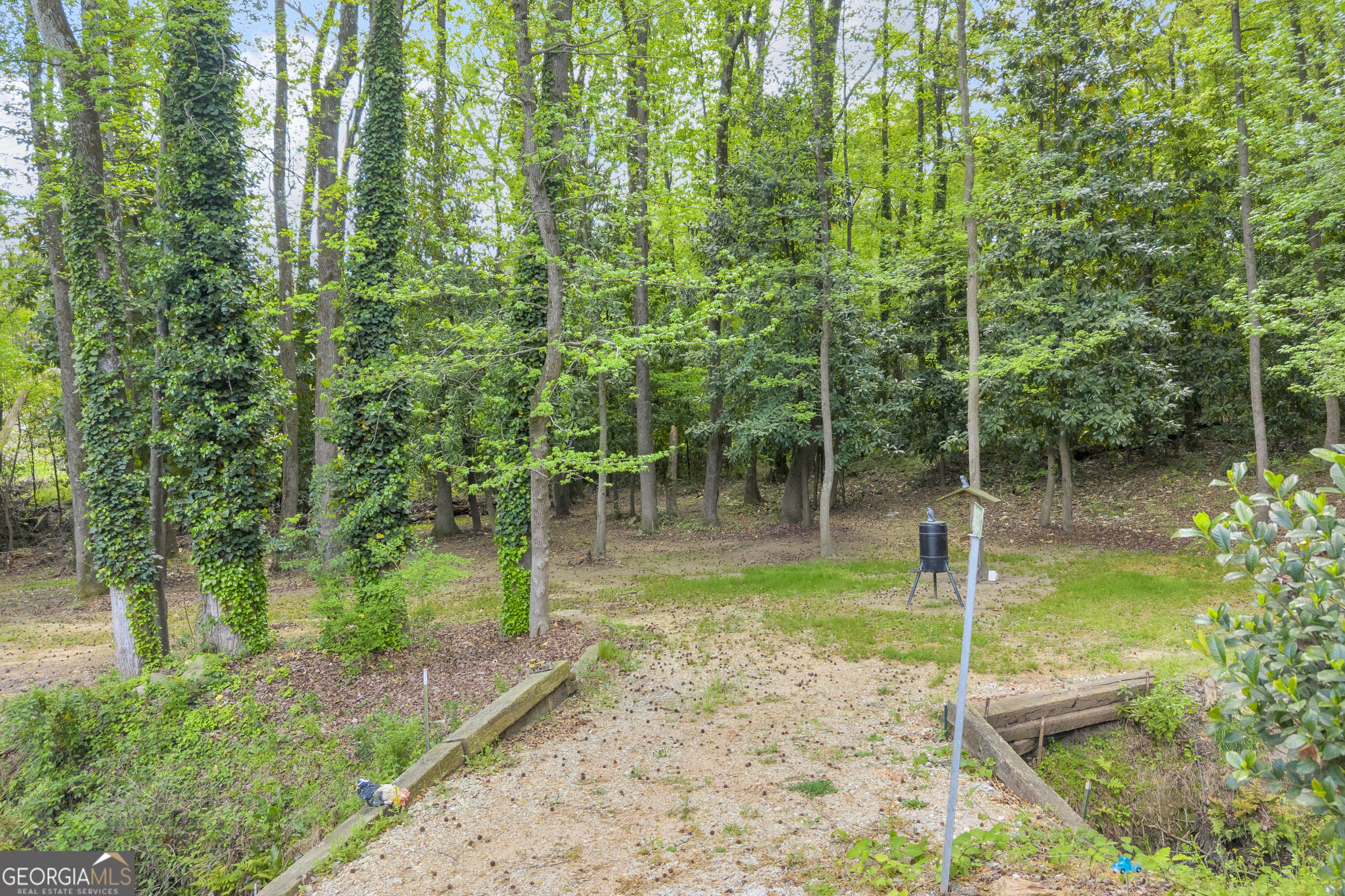 180 Liberty Circle Hartwell, GA 30643 - Photo 26 of 58 a view of a backyard with fountain