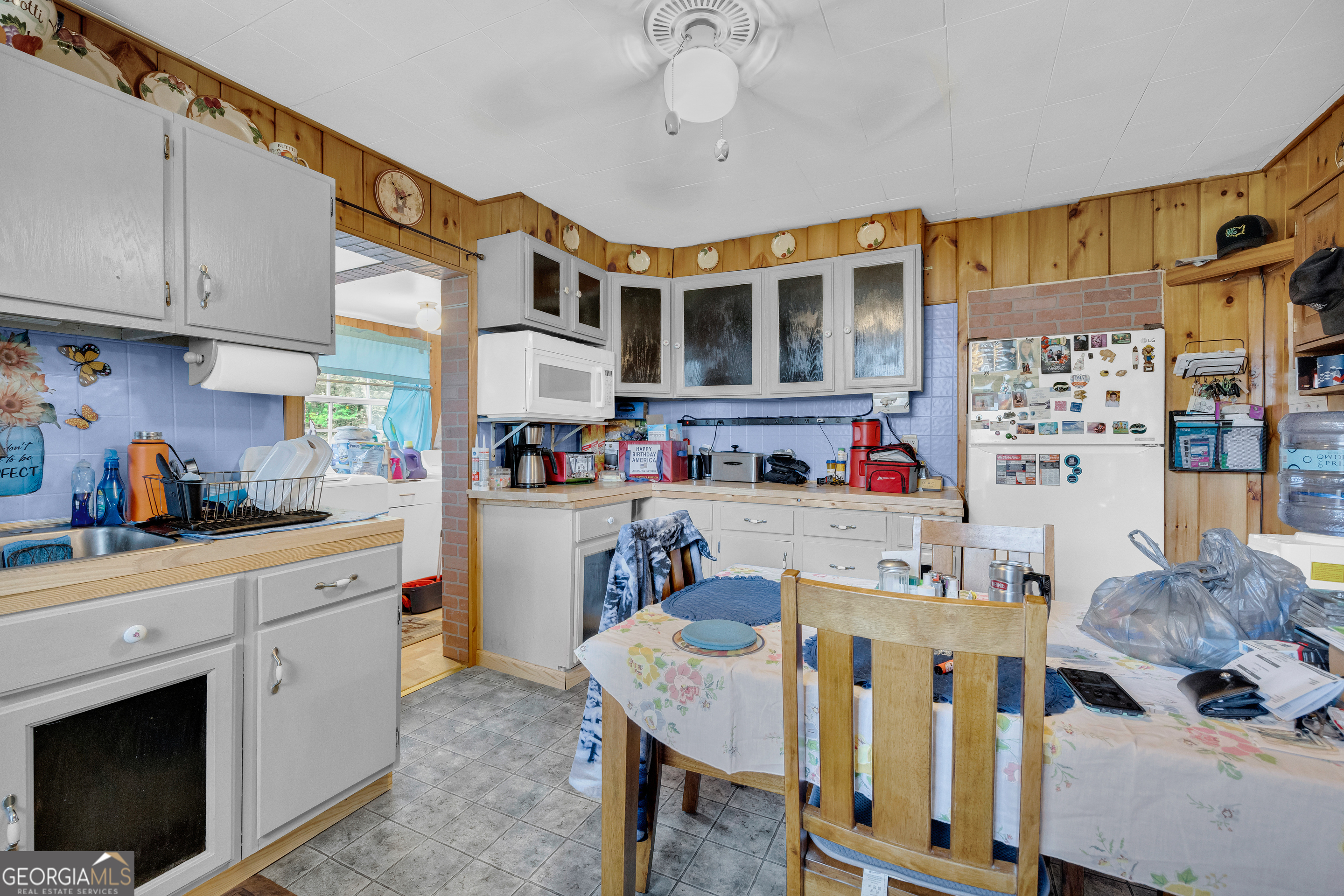 180 Liberty Circle Hartwell, GA 30643 - Photo 43 of 58 a open kitchen with stainless steel appliances granite countertop a stove and a refrigerator