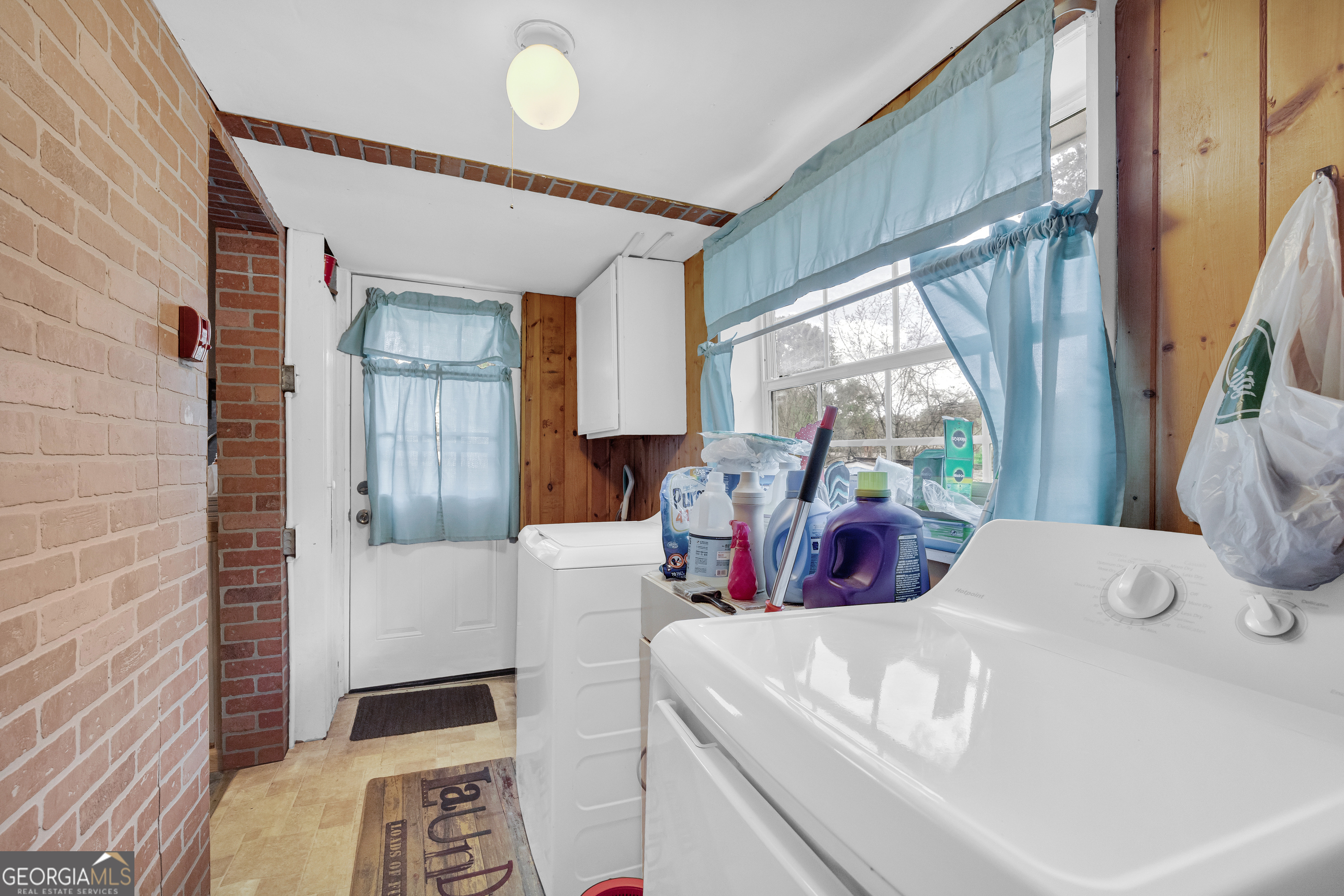 180 Liberty Circle Hartwell, GA 30643 - Photo 51 of 58 a large white bed sitting in a bedroom next to a window