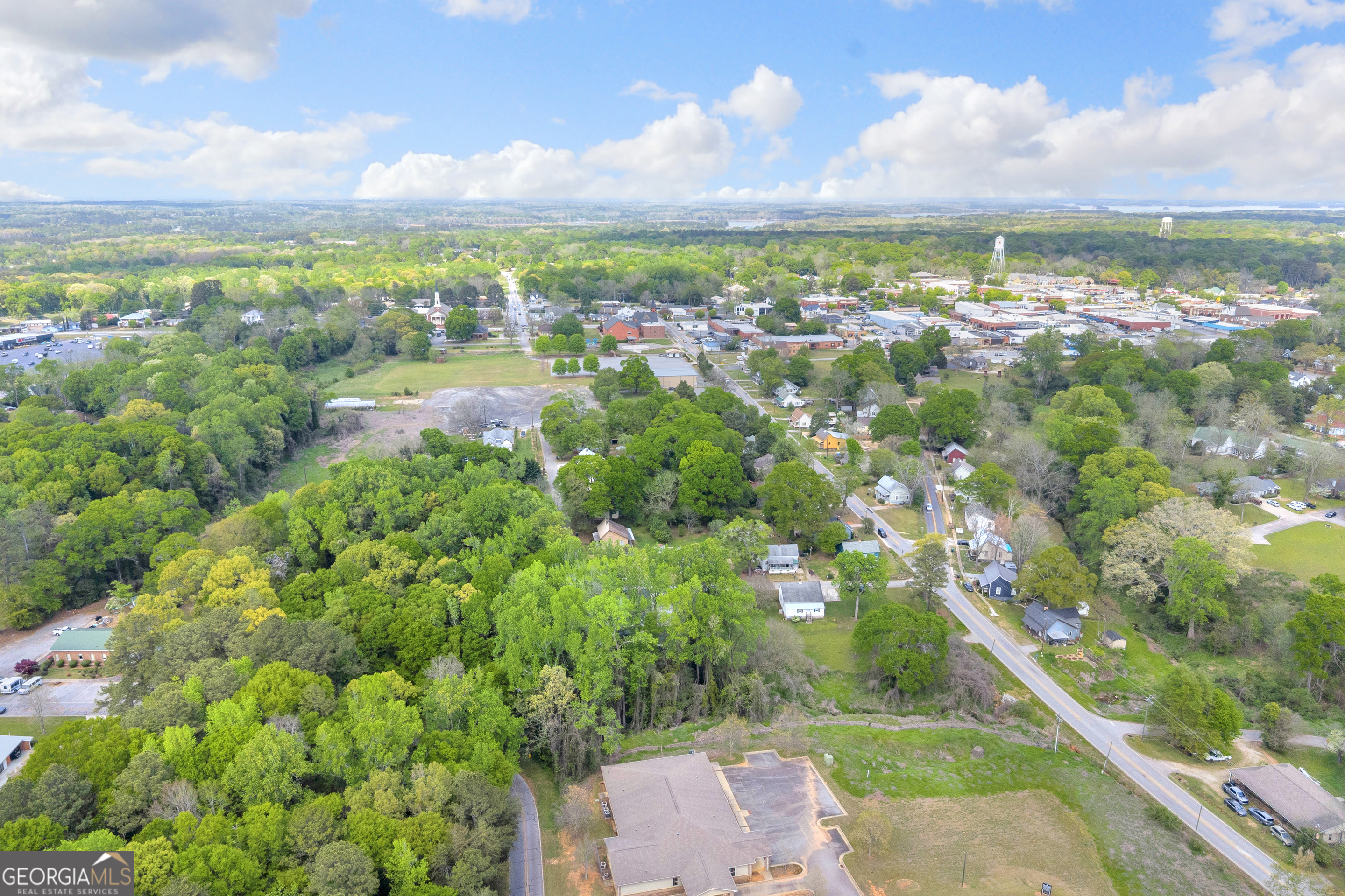 180 Liberty Circle Hartwell, GA 30643 - Photo 10 of 58 a view of a city