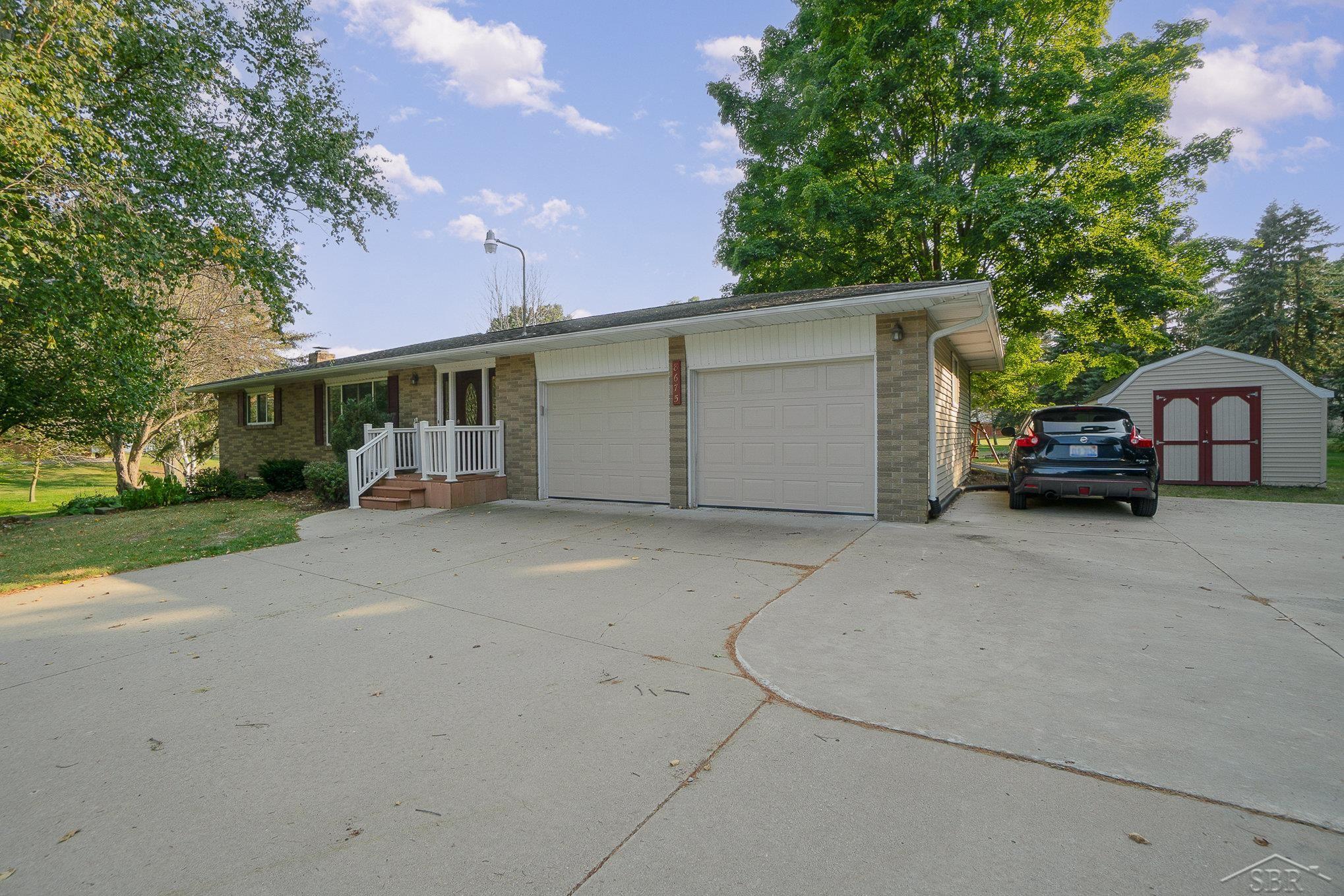 8675 North River Road Freeland, MI 48623 - Photo 2 of 28