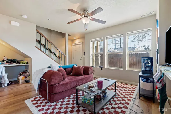 $1,000,000 | 9107 Ustick Road, Boise, ID 83704