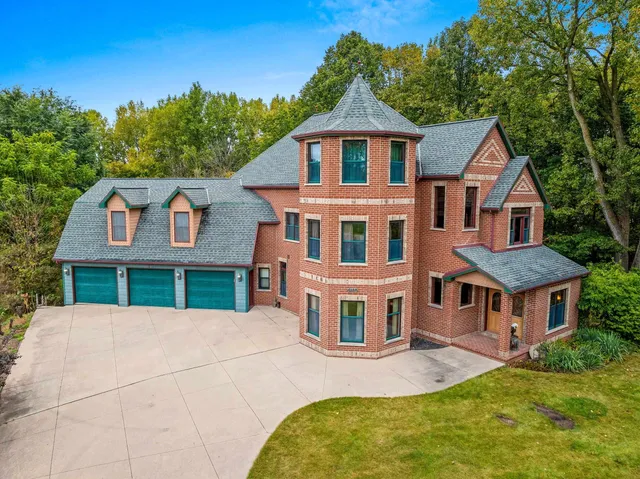 $739,900 | 2133 Palmer Court, Green Bay, WI 54311