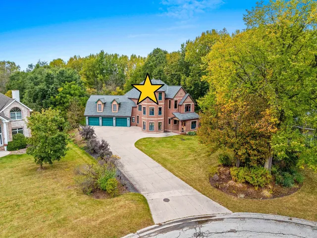 $739,900 | 2133 Palmer Court, Green Bay, WI 54311