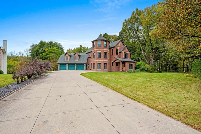 $739,900 | 2133 Palmer Court, Green Bay, WI 54311