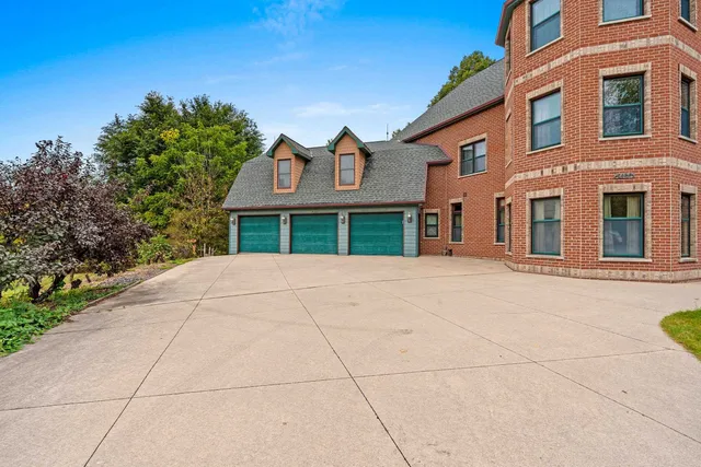 $739,900 | 2133 Palmer Court, Green Bay, WI 54311