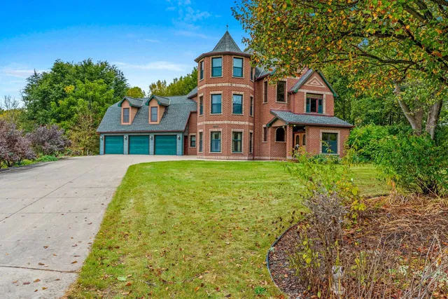 $739,900 | 2133 Palmer Court, Green Bay, WI 54311