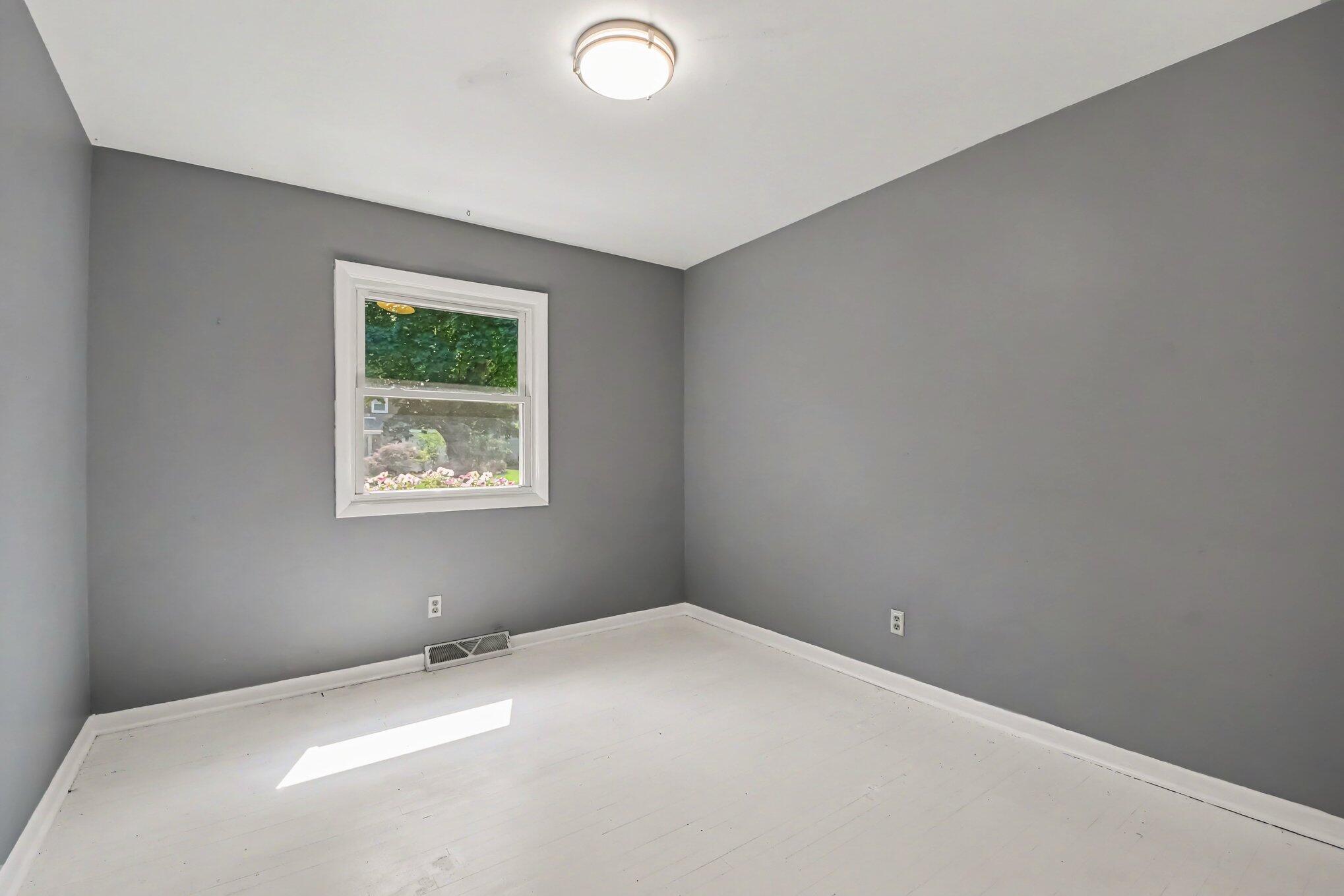 1701 Whitfield Road Southeast Grand Rapids, MI 49506 - Photo 15 of 22 025_file_2853