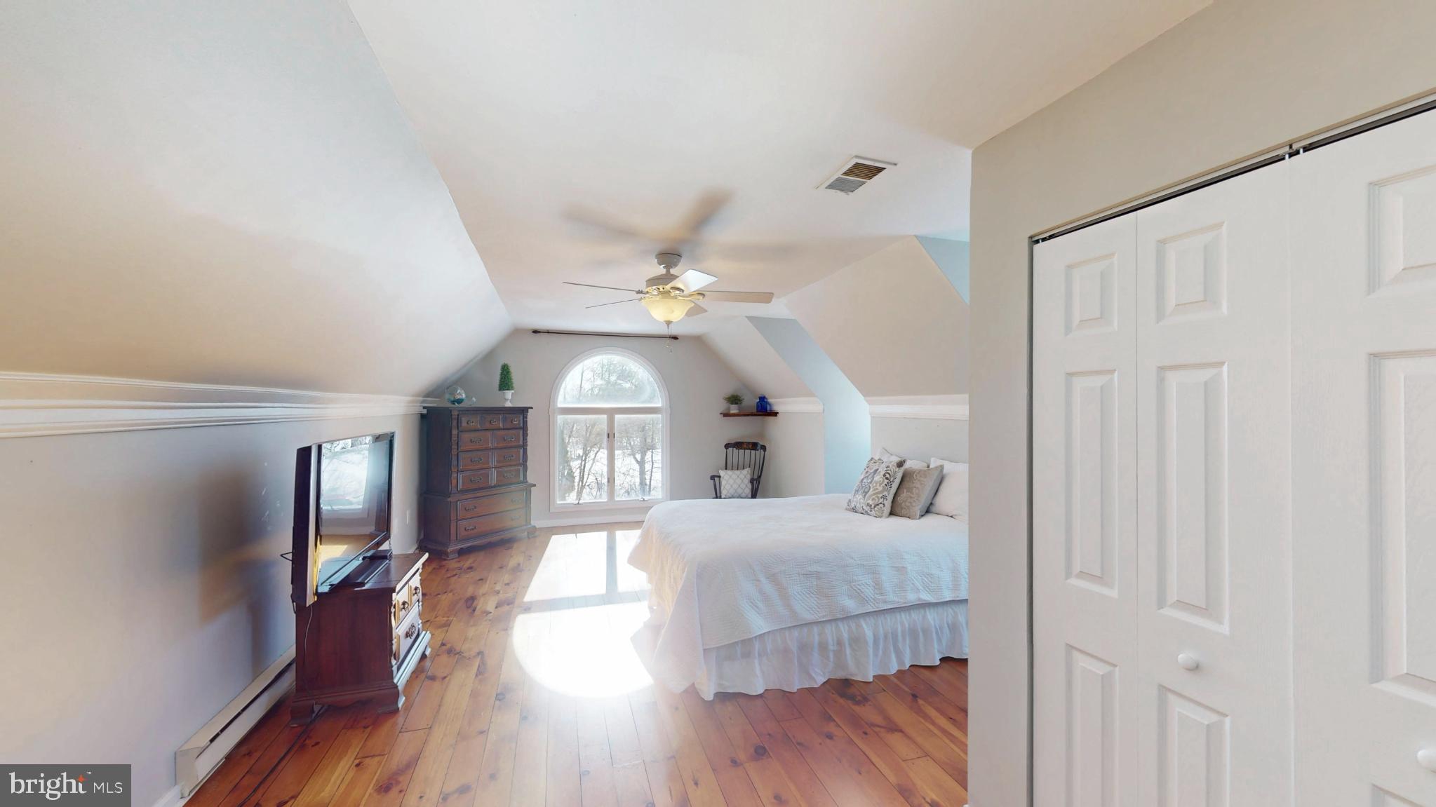 20192 Cockerill Road Purcellville, VA 20132 - Photo 37 of 59 Huge Bedroom Over Garage