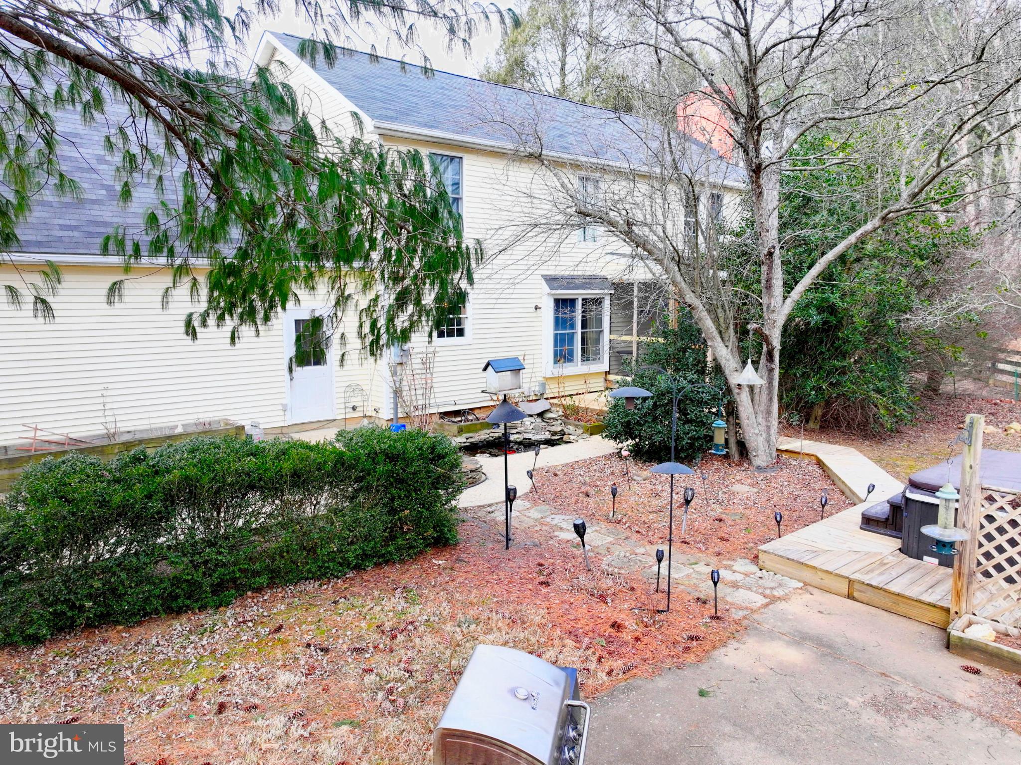 20192 Cockerill Road Purcellville, VA 20132 - Photo 52 of 59 a view of backyard with table and chairs and potted plants