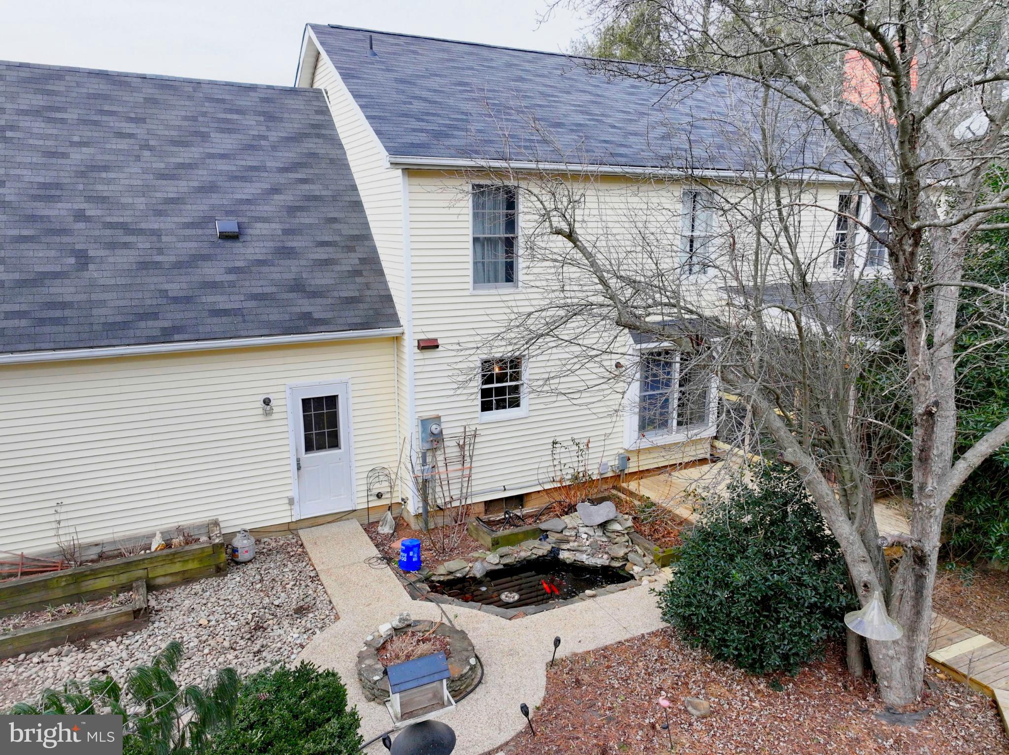 20192 Cockerill Road Purcellville, VA 20132 - Photo 53 of 59 a backyard of a house with wooden fence and large trees