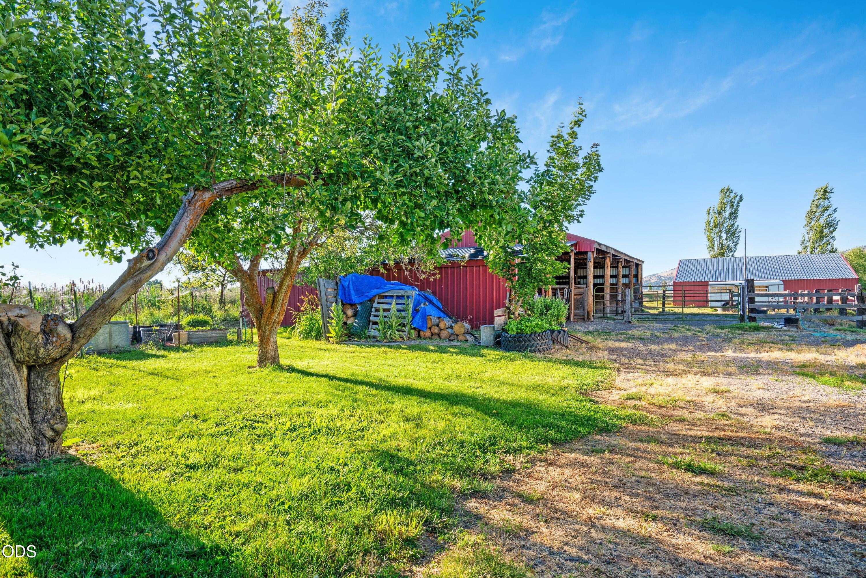 8230 Hill Road Klamath Falls, OR 97603 - Photo 30 of 33