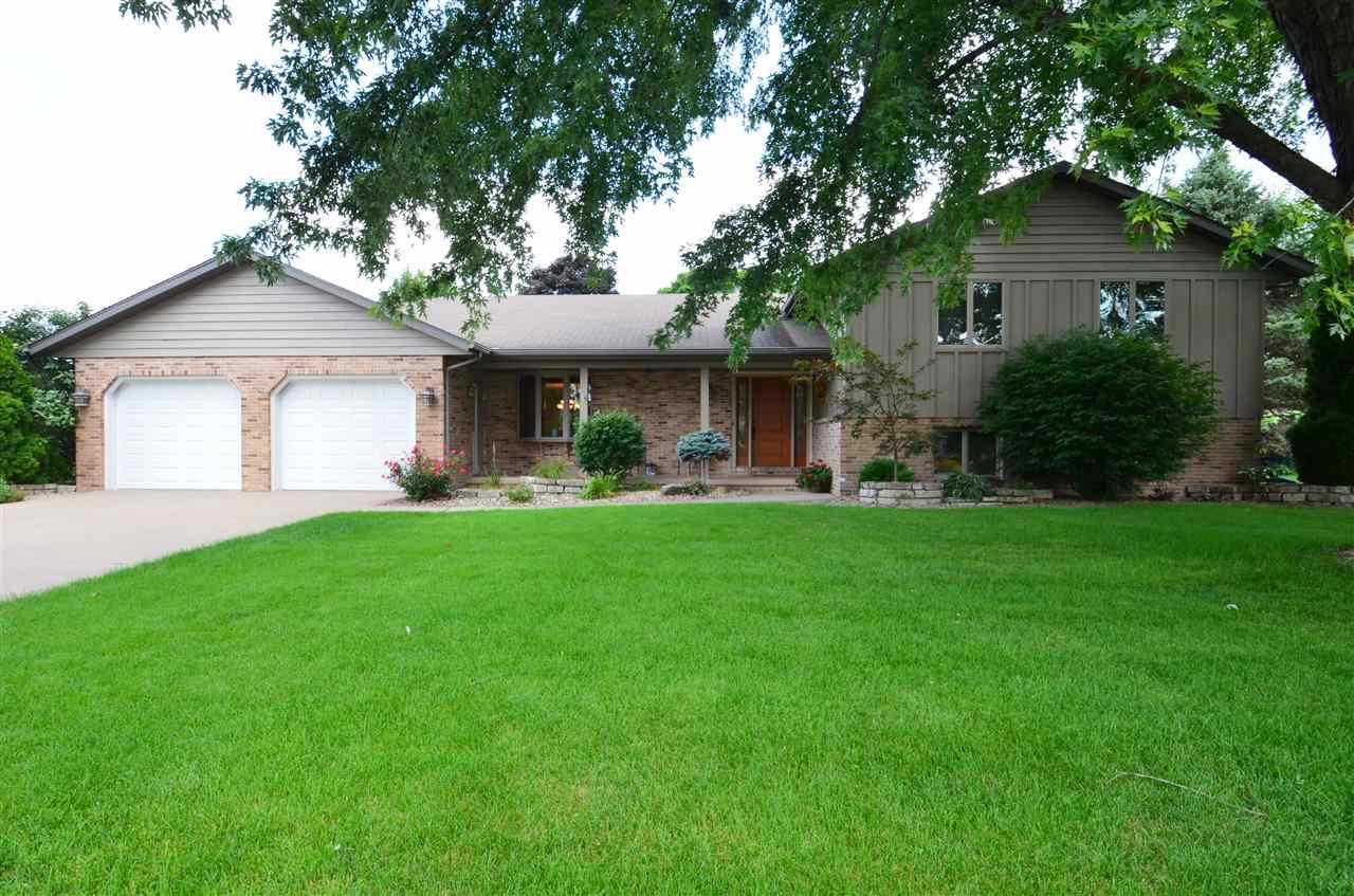 17 Forestview Road Morton, IL 61550 - Photo 1 of 24 Gallery Image 1