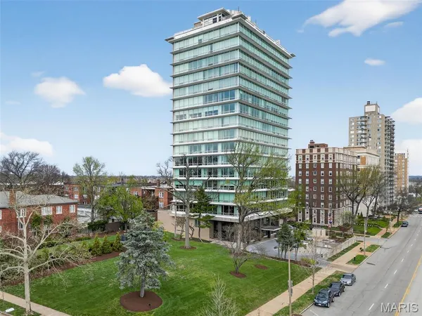 $448,000 | 801 South Skinker Boulevard, Unit 12C, St. Louis, MO 63105