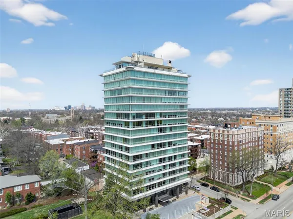 $448,000 | 801 South Skinker Boulevard, Unit 12C, St. Louis, MO 63105