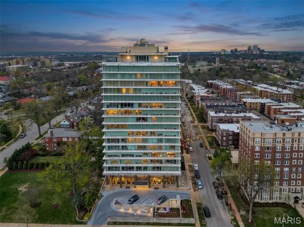 $448,000 | 801 South Skinker Boulevard, Unit 12C, St. Louis, MO 63105