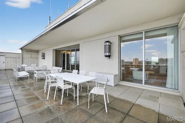 $448,000 | 801 South Skinker Boulevard, Unit 12C, St. Louis, MO 63105
