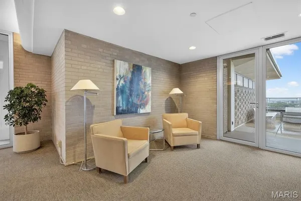 $448,000 | 801 South Skinker Boulevard, Unit 12C, St. Louis, MO 63105