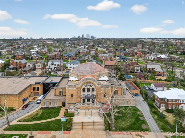 $448,000 | 801 South Skinker Boulevard, Unit 12C, St. Louis, MO 63105