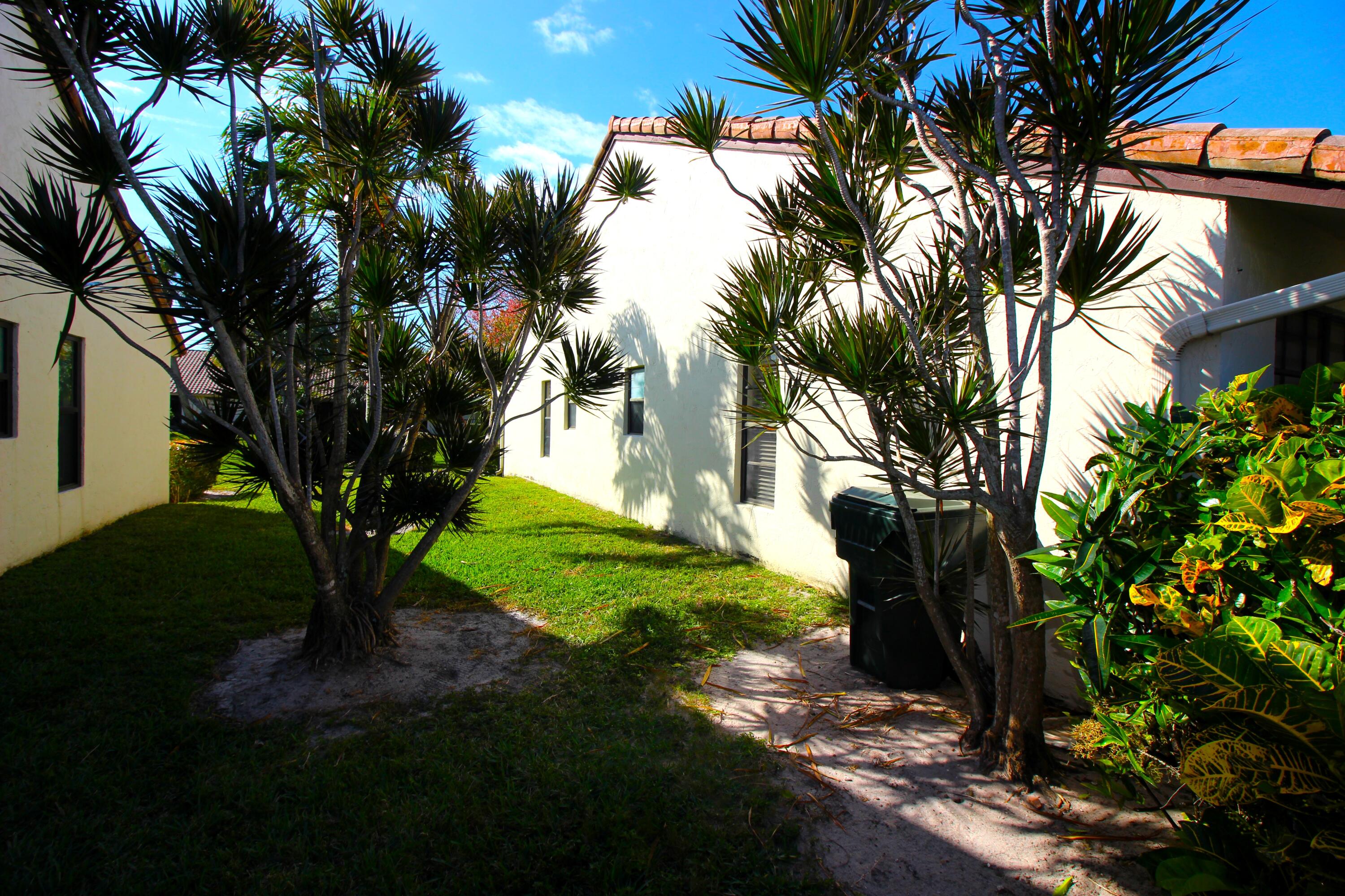 416 Buttonwood Place Boca Raton, FL 33431 - Photo 3 of 49 IMG_7623