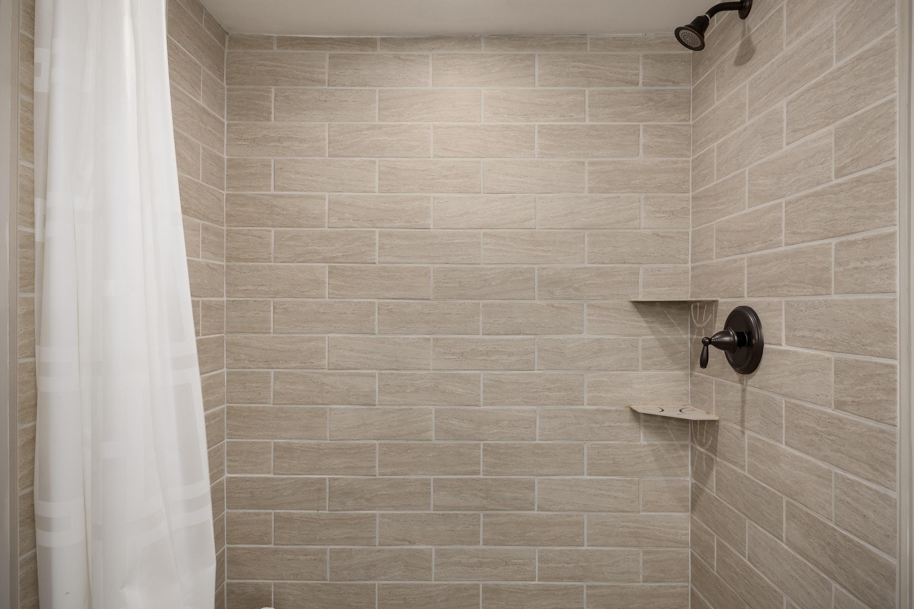 4312 Lakeshore Lane, Unit 304 Chattanooga, TN 37415 - Photo 18 of 35 Walkin shower